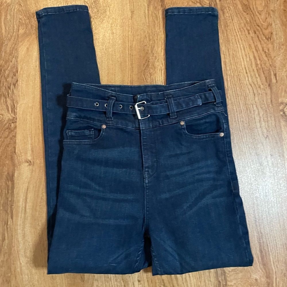 We the free highĀ riseābelted darkā wash skinnyājeans sz 26